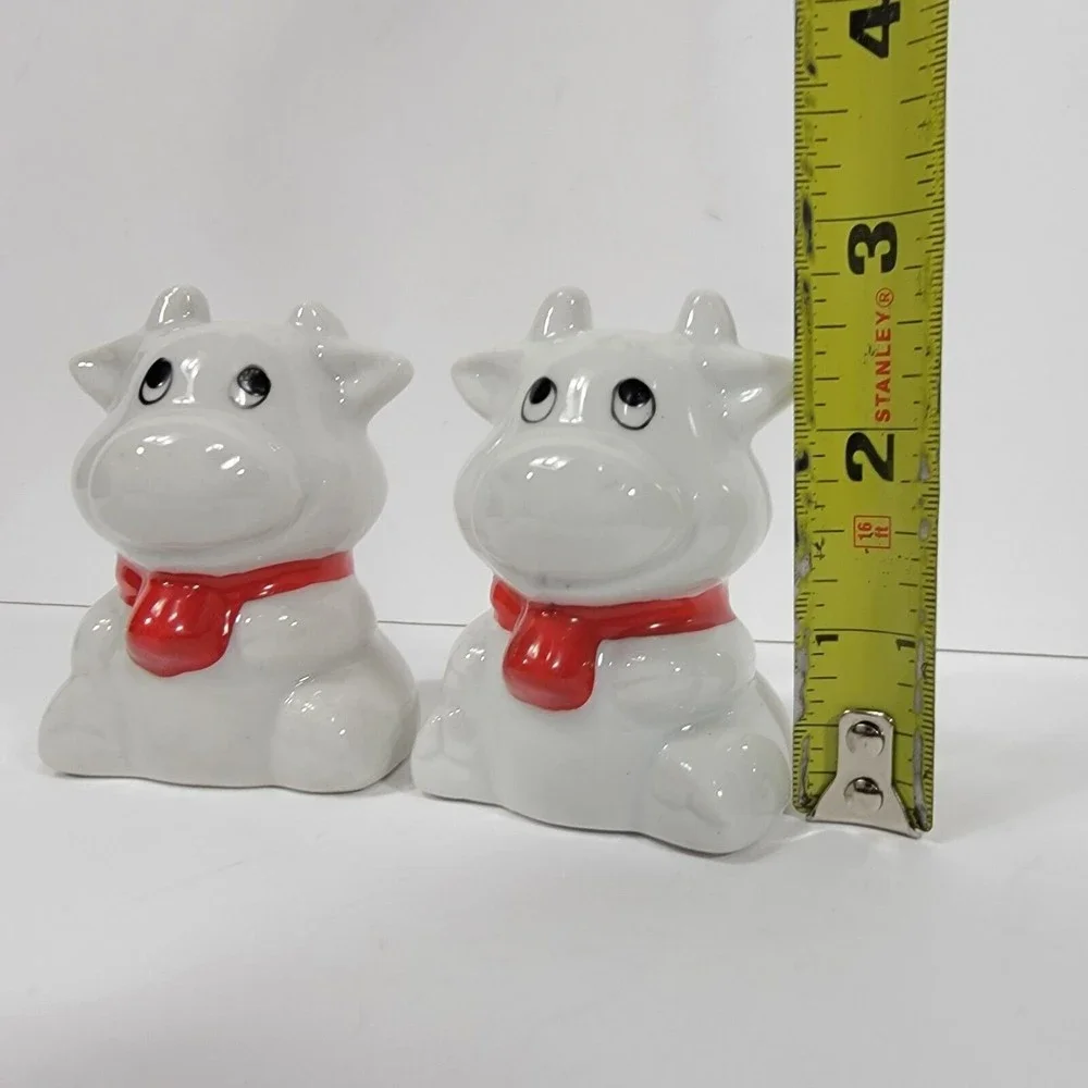 Unbranded Set of Cow Salt‎ and Pepper Shakers with Box